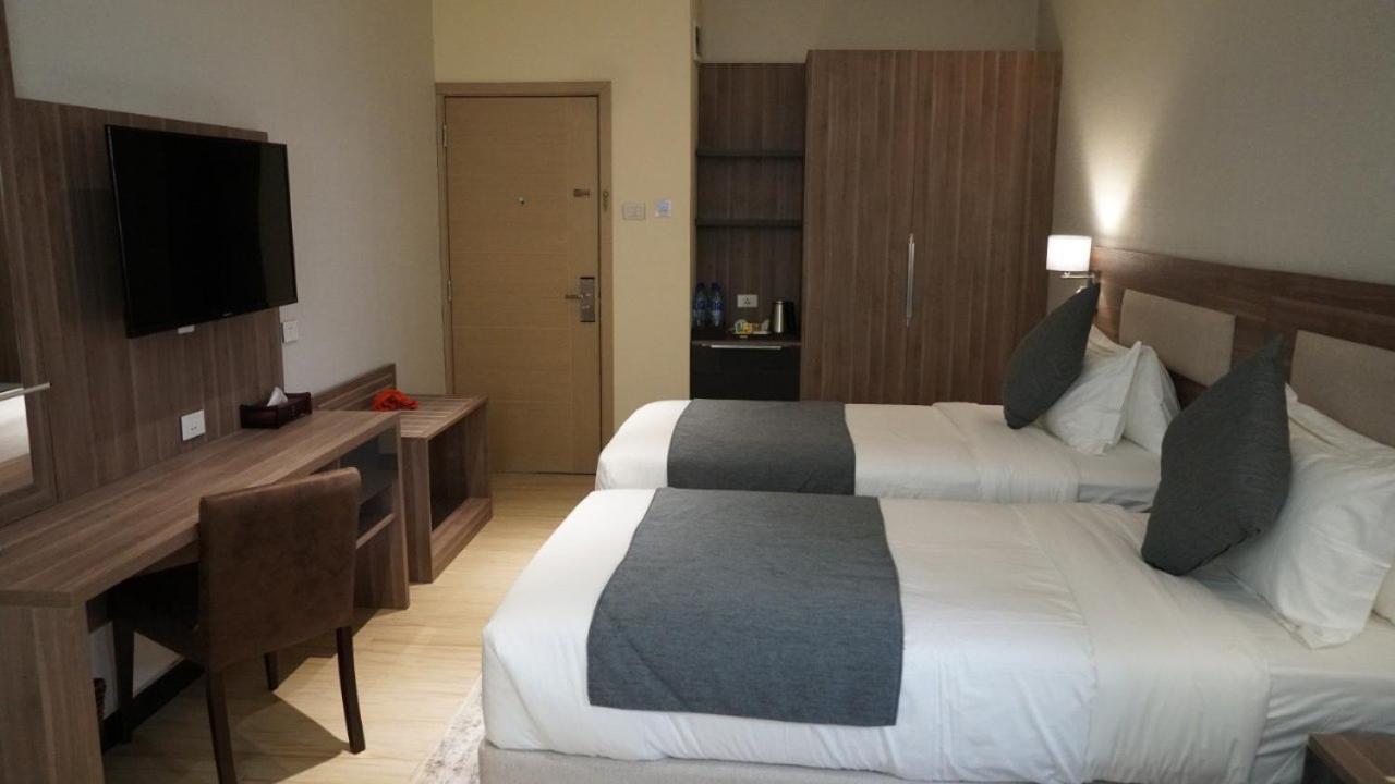 Triple E Hotel And Spa Addis Ababa Exteriör bild