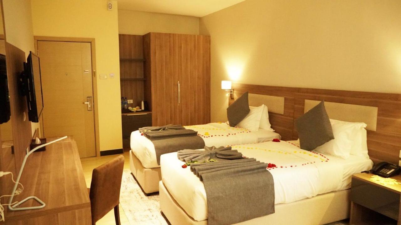 Triple E Hotel And Spa Addis Ababa Exteriör bild