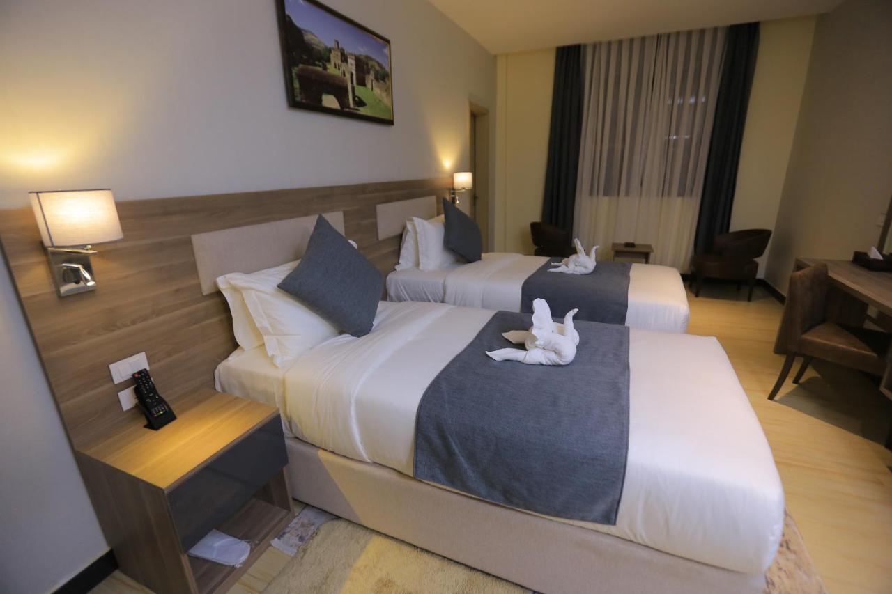 Triple E Hotel And Spa Addis Ababa Exteriör bild