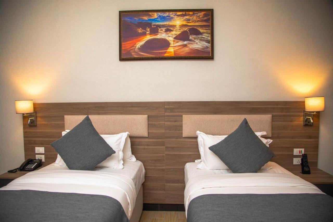 Triple E Hotel And Spa Addis Ababa Exteriör bild