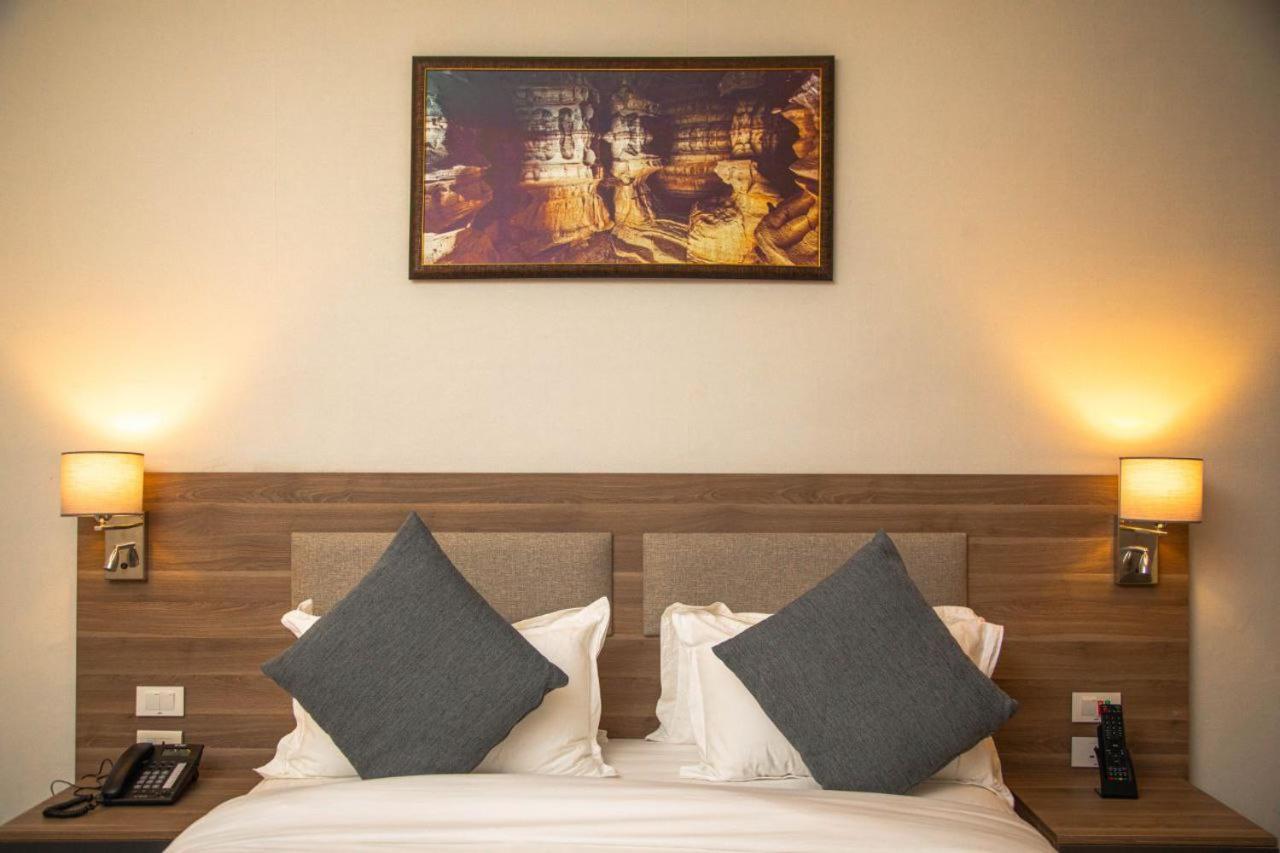 Triple E Hotel And Spa Addis Ababa Exteriör bild
