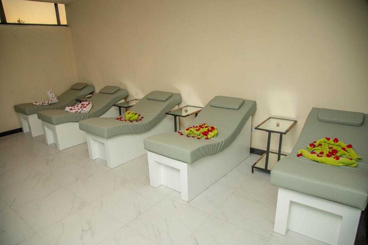 Triple E Hotel And Spa Addis Ababa Exteriör bild