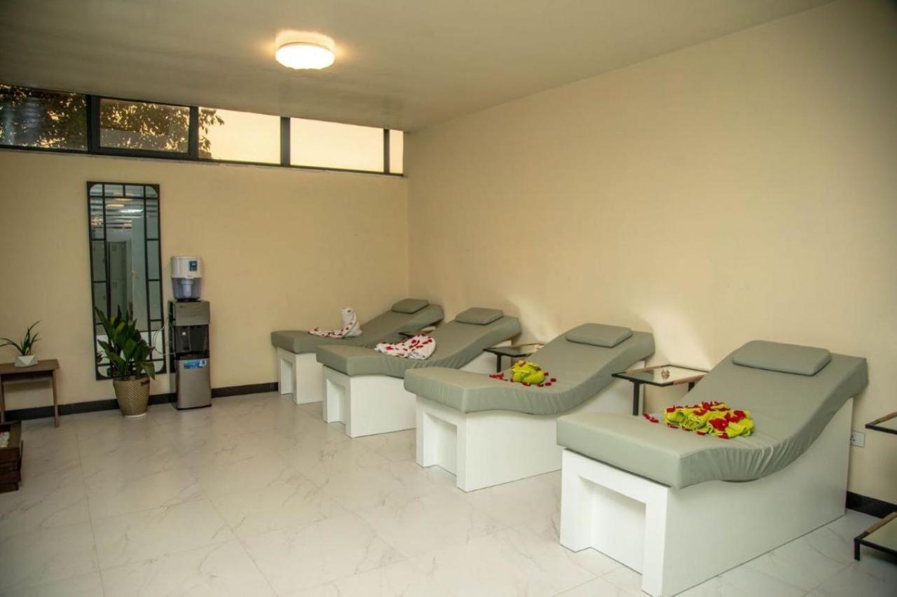 Triple E Hotel And Spa Addis Ababa Exteriör bild